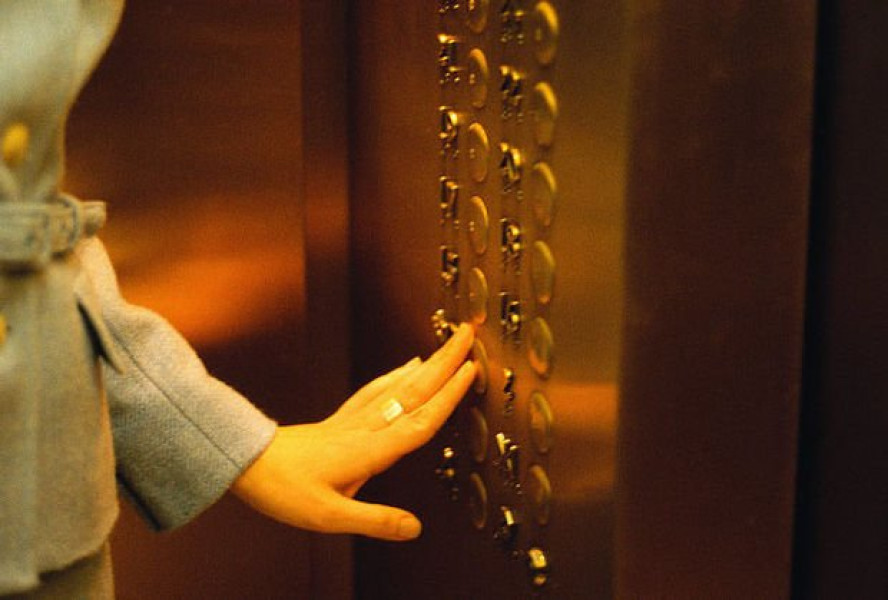 Əlillərin binasında lift problemi ilə bağlı iddialara cavab - RƏSMİ