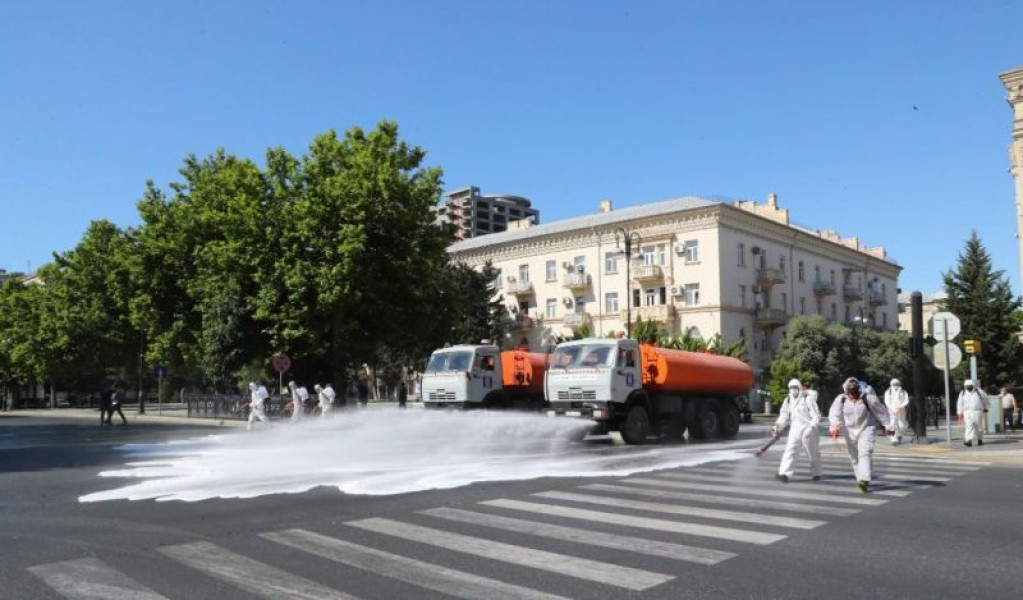 Bakının əsas küçələrində gücləndirilmiş dezinfeksiya işləri aparılır