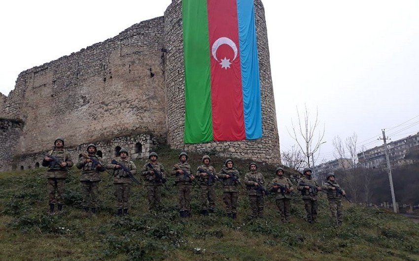 Şuşa qalasında şəhidlərin xatirəsinə sayğı duruşu