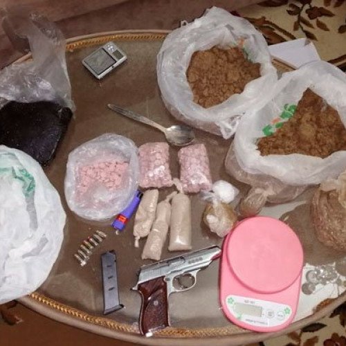 Azəbaycanda onlayn narkotik satan kuryer saxlanıldı