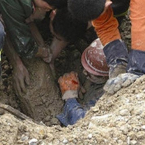 Bakıda fəhlə uçqun altında qalaraq öldü