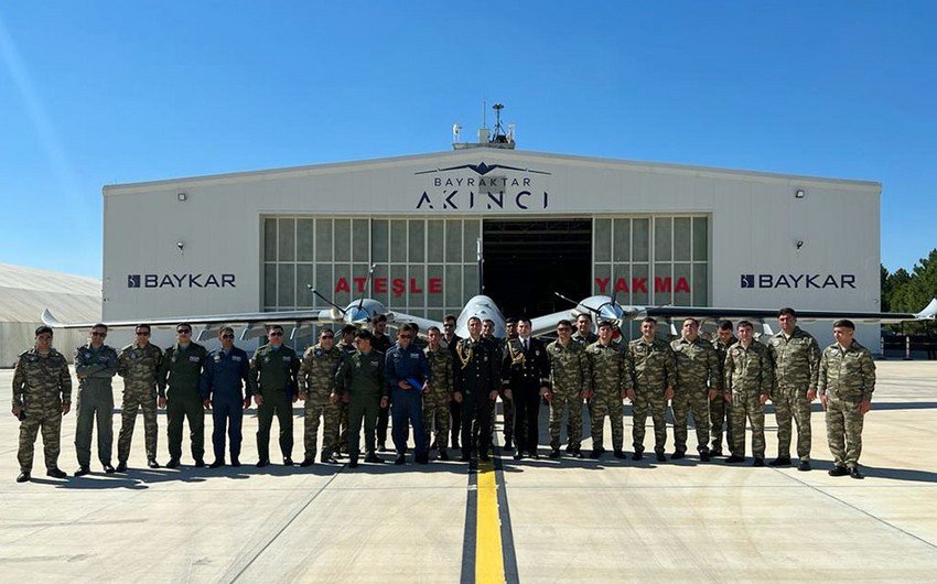Azərbaycan hərbçiləri “AKINCI silahlı pilotsuz uçuş aparatının istismarı kursu"nda iştirak ediblər