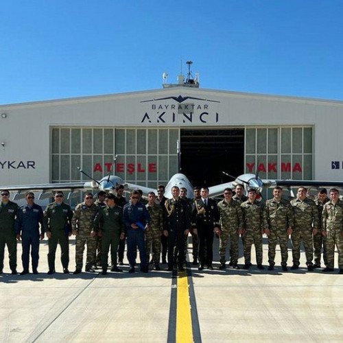 Azərbaycan hərbçiləri “AKINCI silahlı pilotsuz uçuş aparatının istismarı kursu"nda iştirak ediblər