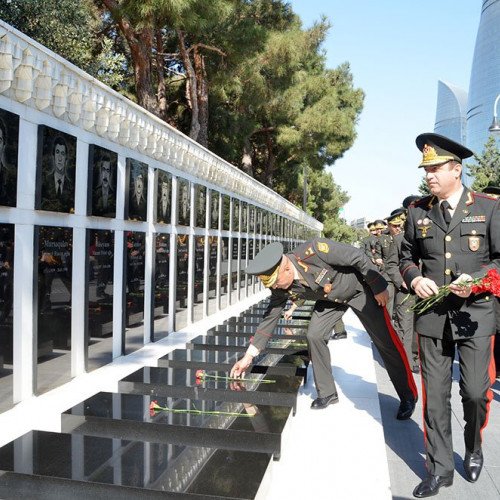 Bakıda hərbçilərin yürüşləri keçirilir.