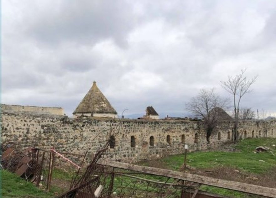 Qarabağ xanlarının, Natavanın dağıdılmış məqbərələri