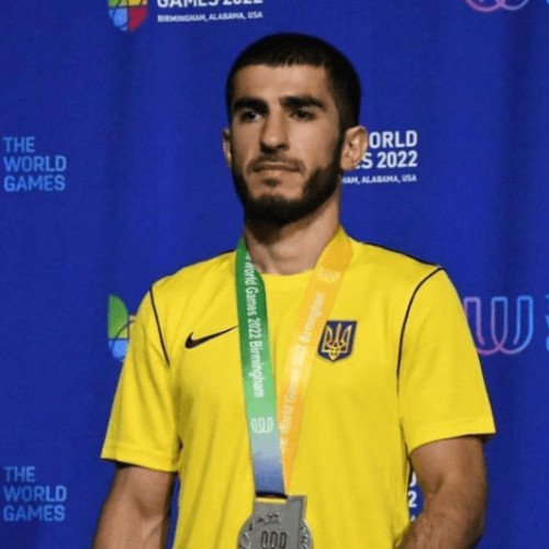 Azərbaycan əsilli kikboksçu idman şortlarını Ukrayna Ordusu üçün auksiona çıxarıb - FOTO