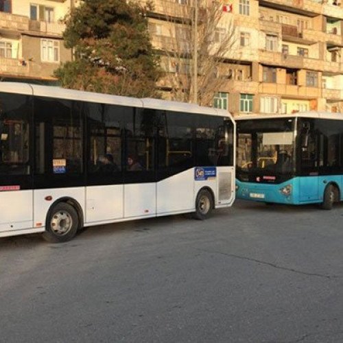 Daha bir avtobusda gediş haqqı kartla ödəniləcək