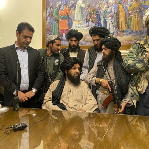 Taliban” tərcüməçini helikopterdən asdı.