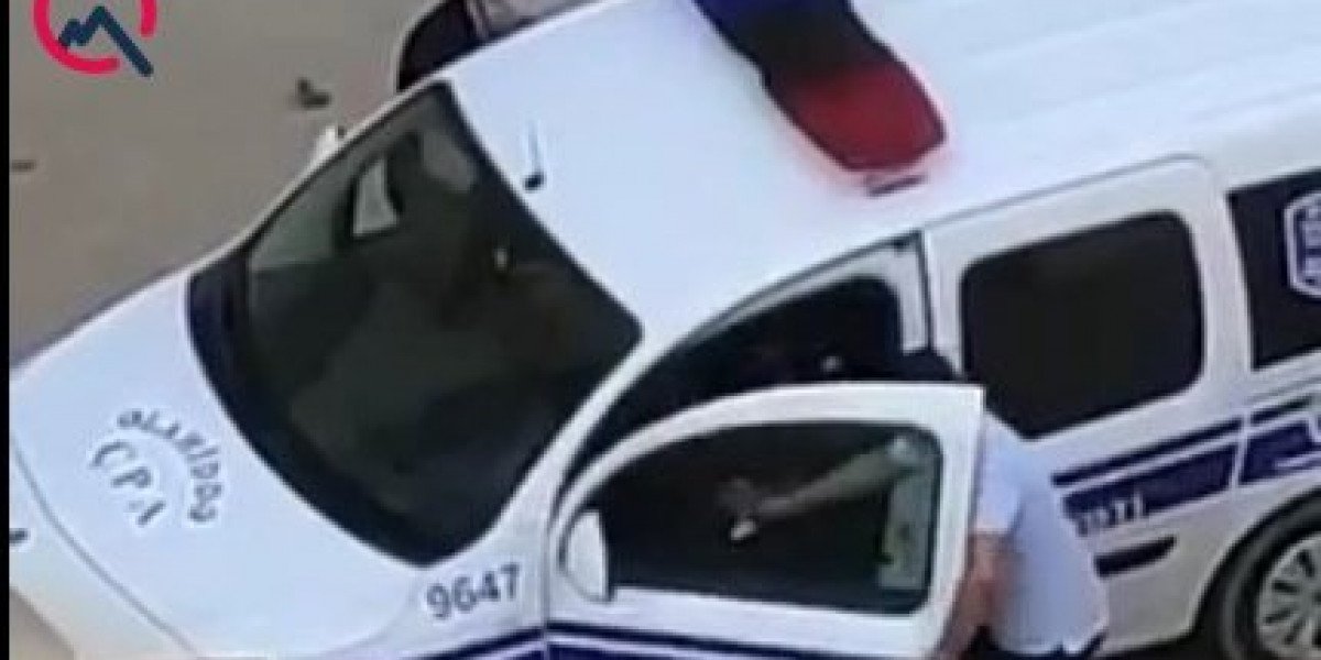 Rüşvət alarkən görüntülənən polis xidmətdən qovuldu.