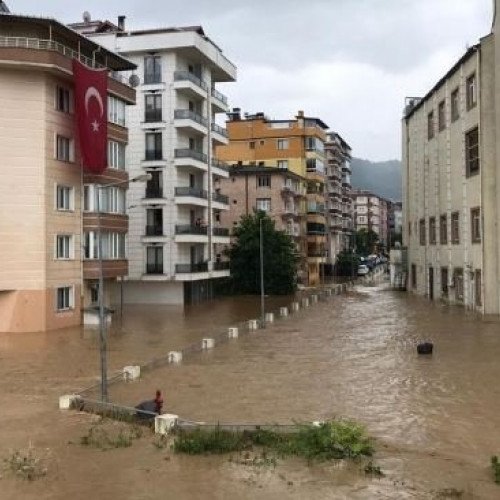 Türkiyədə daşqın qurbanlarının sayı artdı.